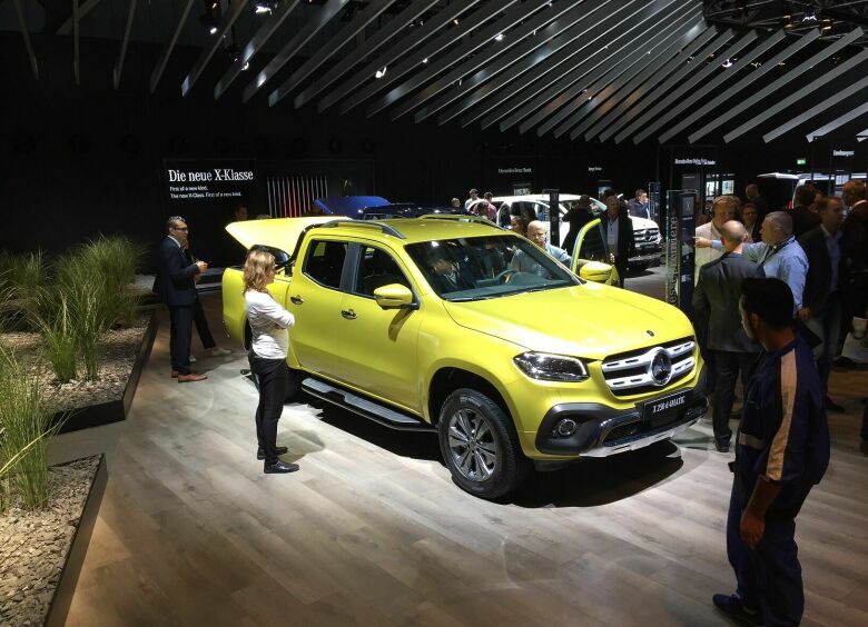 Изображение Вице-президент BMW назвал пикап Mercedes-Benz X-Class ужасным