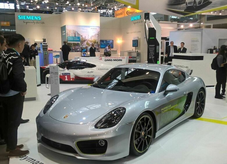 Изображение В Штутгарте состоялась премьера спорткупе Porsche Cayman e-volution