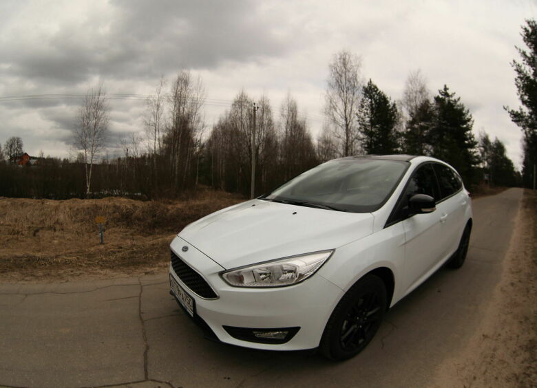 Изображение Тест-драйв Ford Focus White&Black: черно-белое настроение