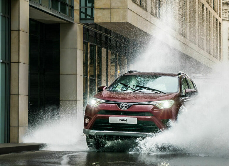 Изображение Toyota RAV4: новые комплектации и новые двигатели