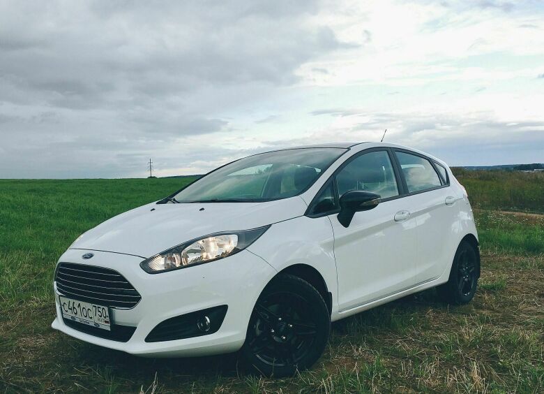 Изображение Тест-драйв Ford Fiesta: Black and White ей к лицу