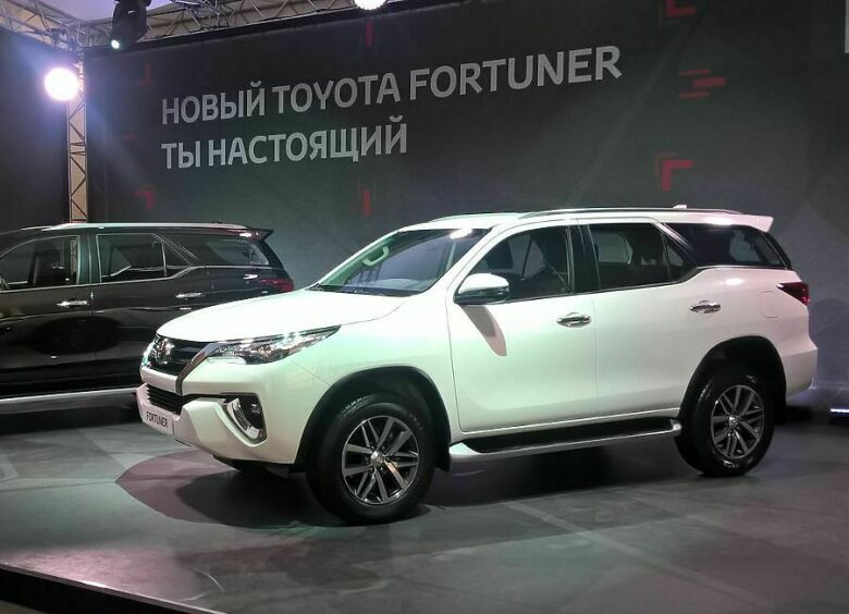 Изображение Toyota везет в Россию рамный внедорожник Fortuner