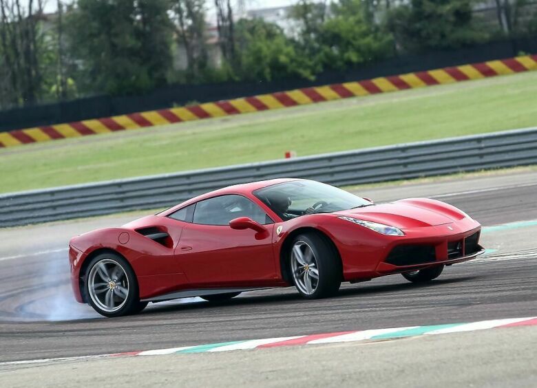 Изображение Россияне перестали покупать автомобили Ferrari