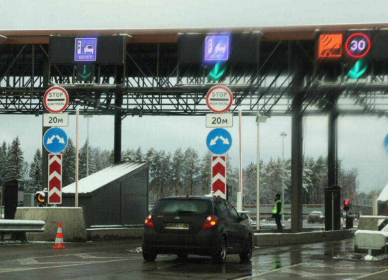 Изображение Оплачивать проезд по российским дорогам можно будет с помощью смартфона