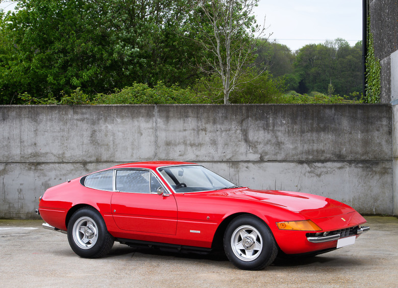 Изображение Ferrari 365 GTB/4 Daytona Элтона Джона выставили на аукцион