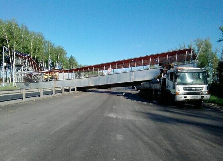 Изображение На трассе М7 «Волга» по вине водителя автокрана обрушился мост