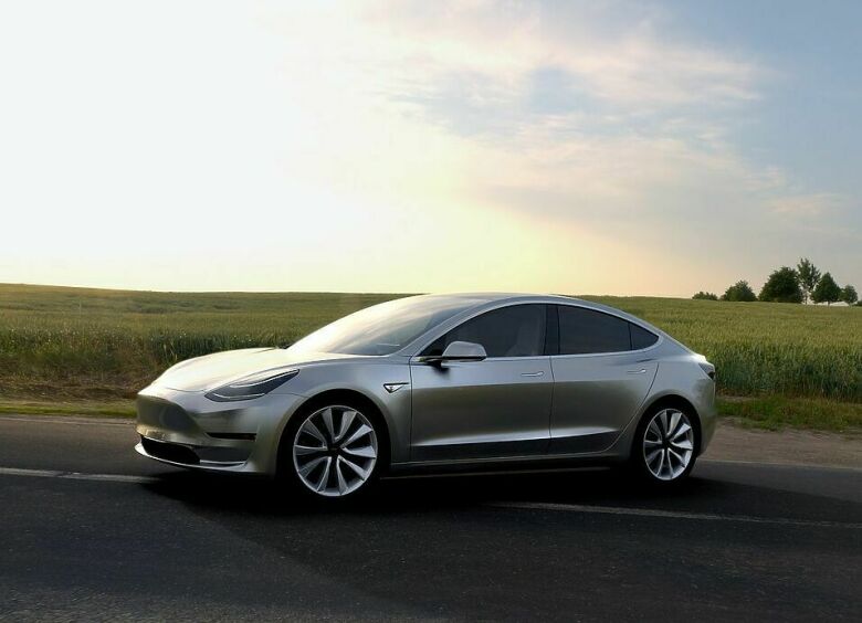 Изображение Илон Маск представил новую модель Tesla Model 3