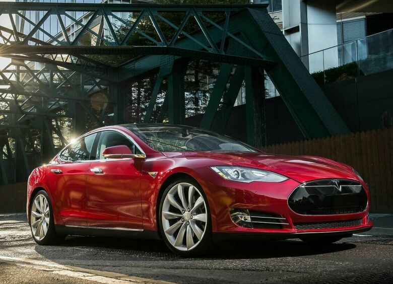Изображение Tesla Model S проехала без подзарядки более 900 километров