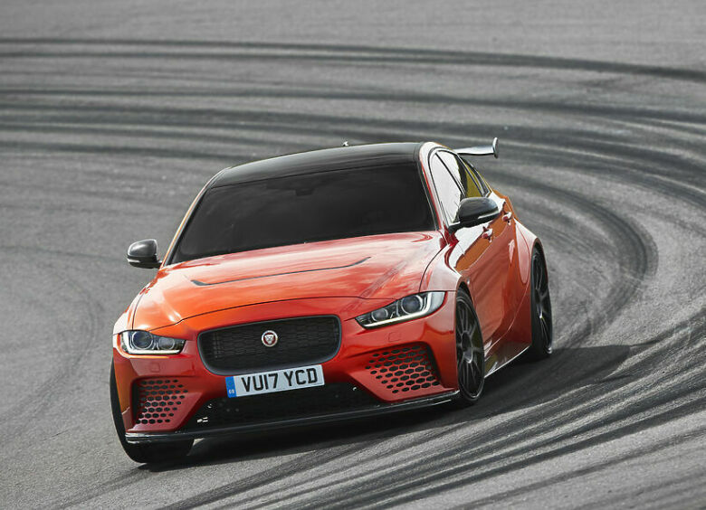 Изображение Jaguar XE SV Project 8 дебютировал в Гудвуде