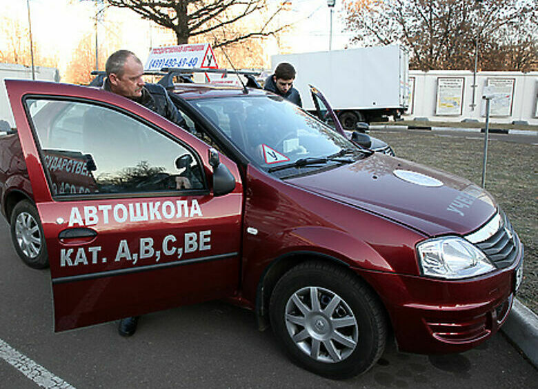 Изображение ГИБДД закрывает все автошколы страны