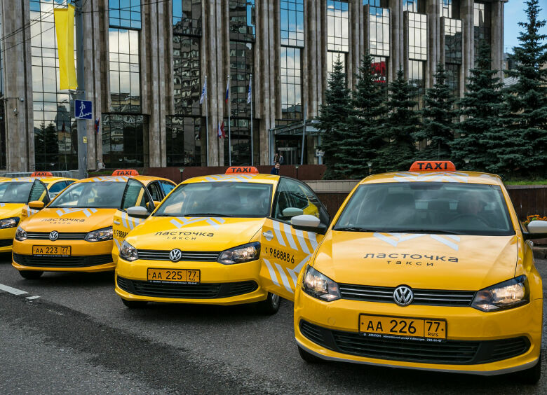 Изображение Россияне беднеют, но на такси ездят все чаще
