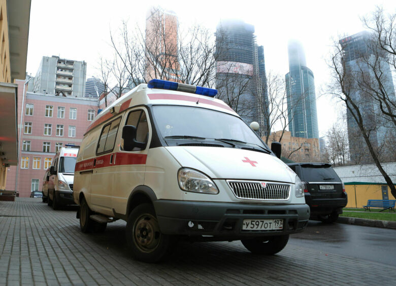Изображение В Москве грузовик сбил на «зебре» женщину с детьми
