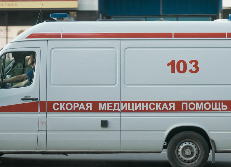 Изображение В Краснодаре «Cкорая помощь» въехала в автобусную остановку