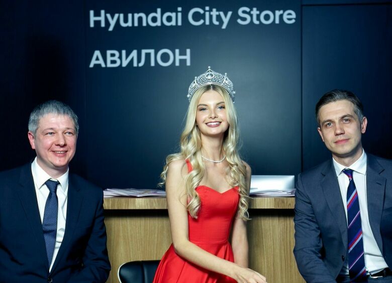 Изображение «Мисс Россия-2017» пересадили из дорогого кабриолета в Hyundai Solaris