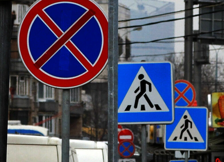 Изображение Во Владивостоке женщина сбила трех пешеходов на «зебре»