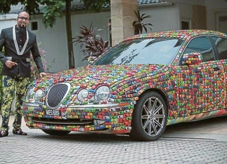 Изображение 5000 игрушечных машинок украсили экстерьер Jaguar S-Type