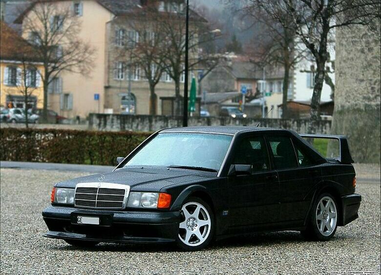 Изображение Mercedes 190 Evolution II был продан на аукционе по цене суперкара