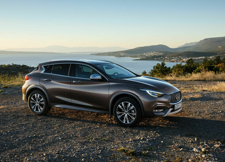 Изображение Тест-драйв Infiniti QX30: стразы на кедах