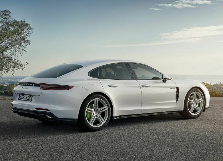 Изображение Porsche презентует мощную Panamera E-Hybrid в марте