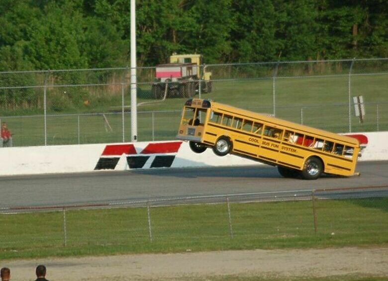 Изображение Гонки рейсовых автобусов прошли на сочинской трассе «Формулы-1»