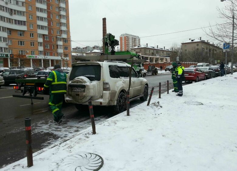 Изображение Власти Москвы эвакуируют машины с улиц, еще не успевших стать платными