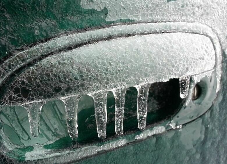 Изображение Как разморозить авто после «ледяного дождя»