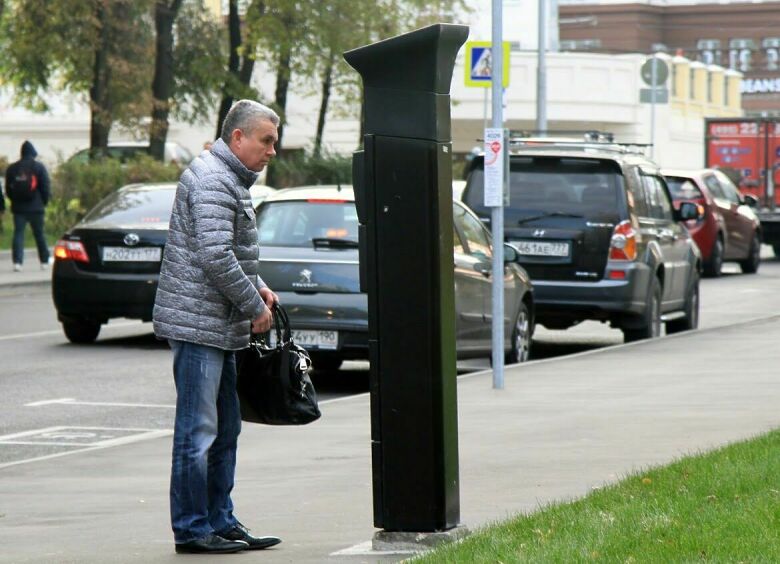 Изображение Власти Москвы: платная парковка вводится исключительно ради денег
