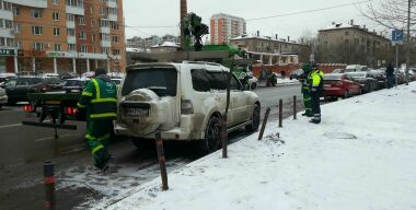 Власти Москвы эвакуируют машины с улиц, еще не успевших стать платными
