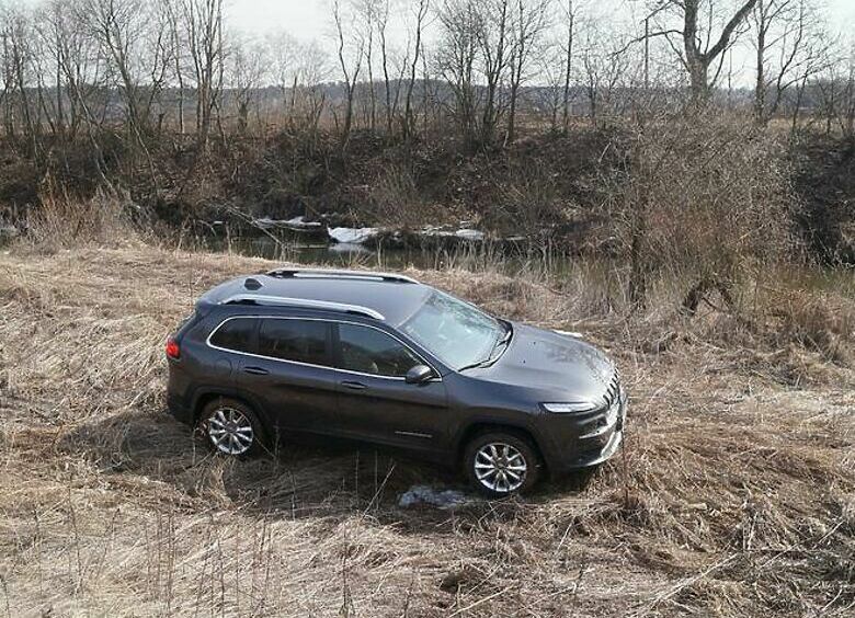 Изображение Jeep Cherokee и Renegade признали опасными для эксплуатации