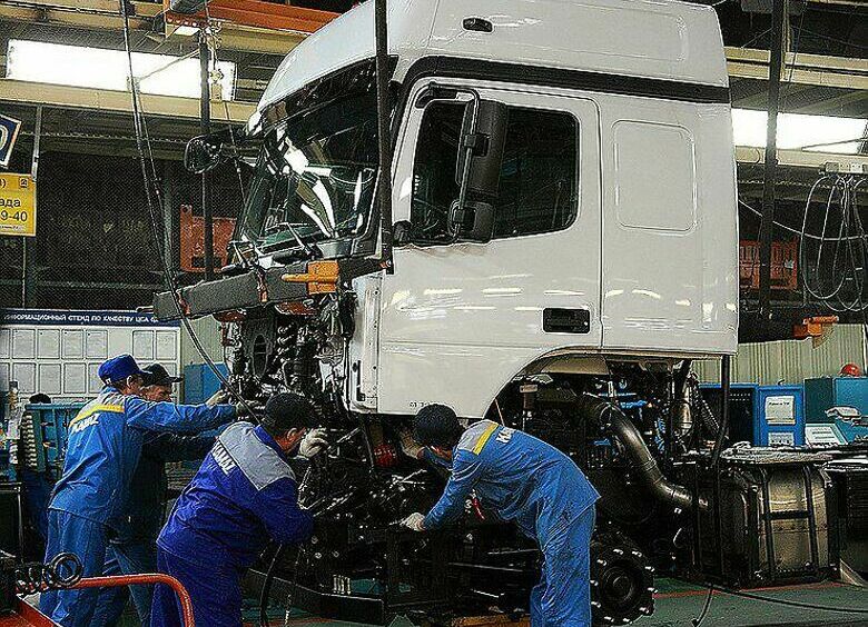 Изображение Производство и продажи в России грузовых авто, в отличие от легковых, растут