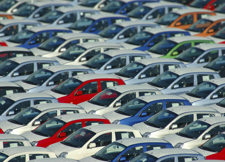 Изображение Автомобили продолжают дорожать, невзирая на обвал продаж