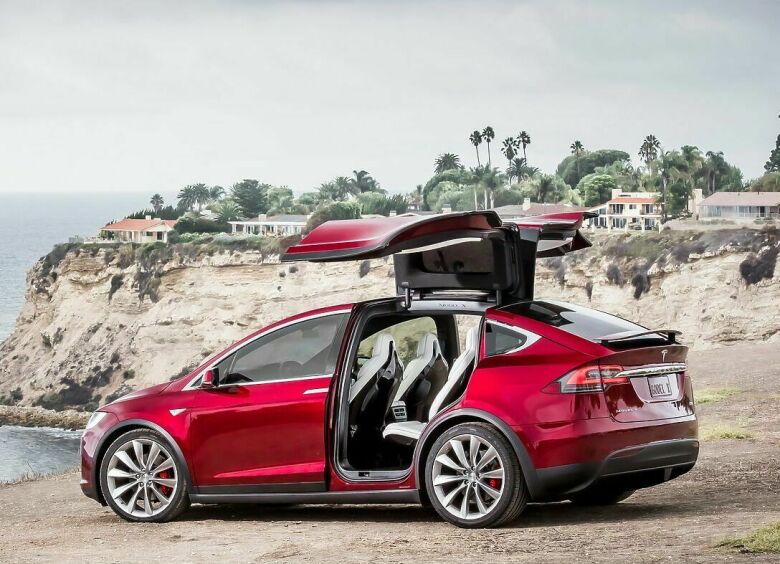 Изображение Двери Tesla Model X ломают руки и отрубают пальцы