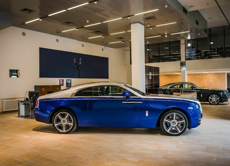 Изображение Rolls-Royce вынужден торговать в России подержанными авто