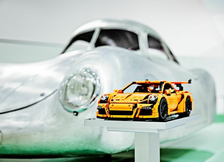 Изображение В Россию приехал Porsche 911 GT3 RS в комплектации LEGO