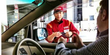 Гастарбайтер, работающий на АЗС, сдал ГИБДД пьяного водителя