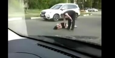 После секса на пляже с пятью мужчинами нижегородка легла спать на оживленной магистрали