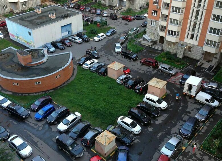 Изображение Казанские чиновники мечтают о платной парковке во дворах