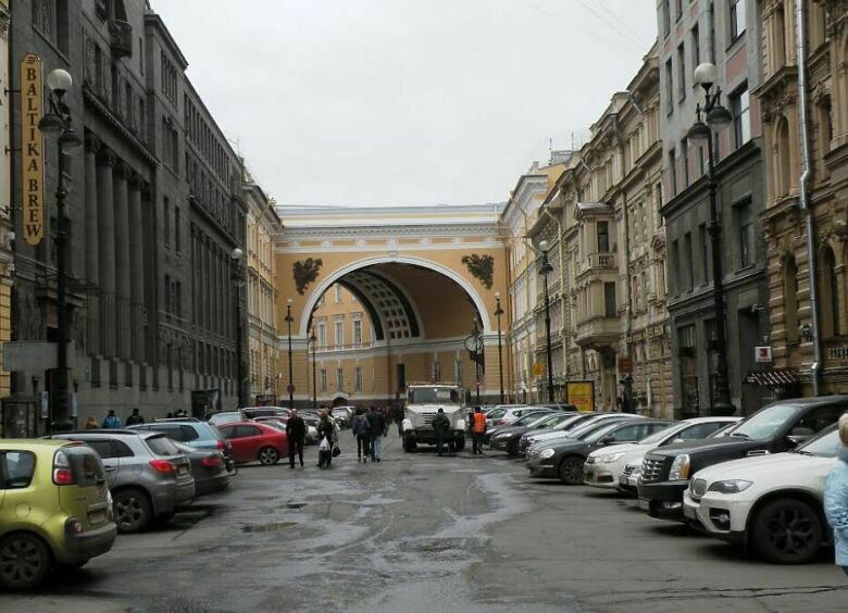 Изображение В Санкт-Петербурге продажи автомобилей рухнули почти на четверть