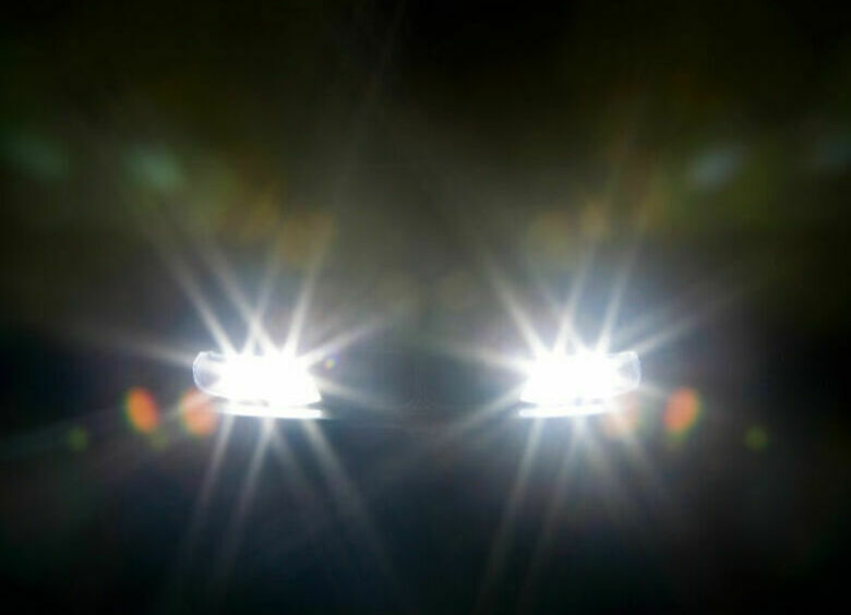 Изображение Головной свет Volkswagen Passat и KIA Optima опасен при ночном вождении