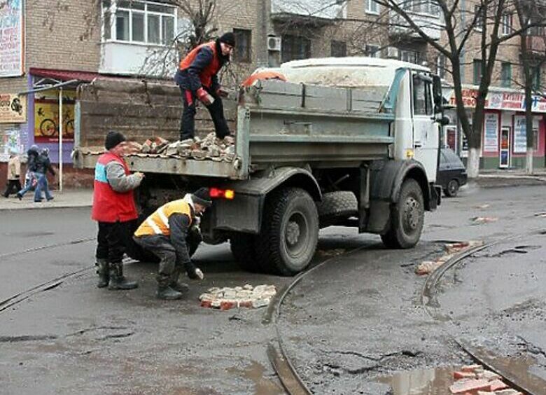 Изображение В России тендеры на ремонт дорог выигрывают кирпичные заводы
