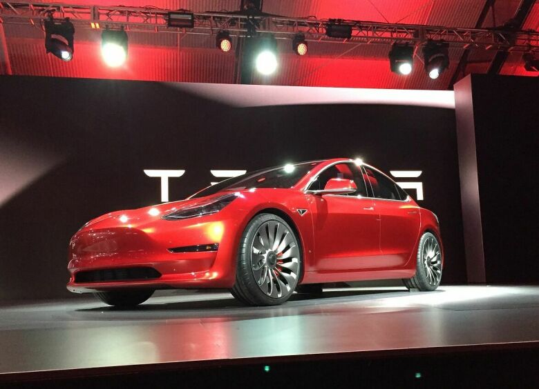 Изображение Как мы покупали в России новую Tesla Model 3