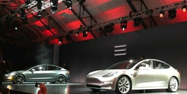 Бюджетная Tesla разлетается, как горячие пирожки, но мимо россиян