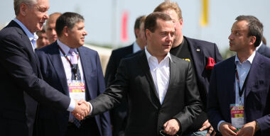 Конфликт автомобильных интересов: Собянин против Медведева