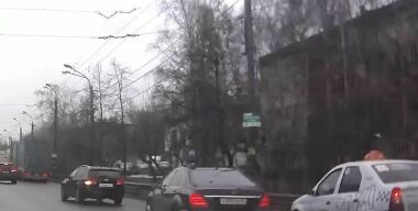 Почему водители правительственных авто плюют на ПДД