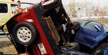 Джипы «летают», горят, калечат