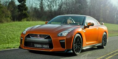 Дебютировал обновленный спорткар Nissan GT-R