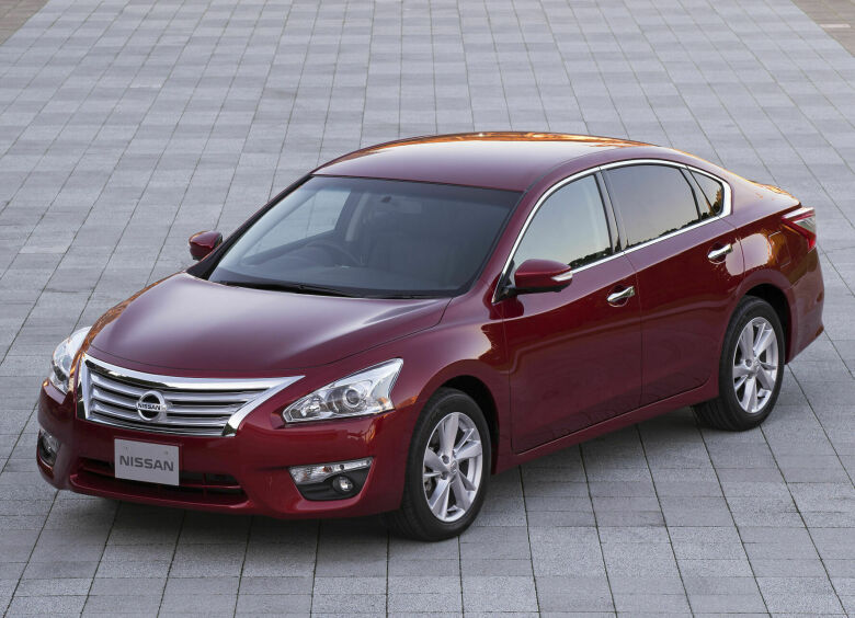 Изображение У Nissan Teana подтекает топливо