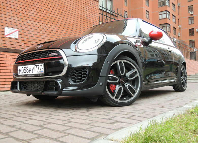 Изображение MINI John Cooper Works: уличный озорник