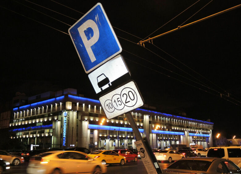 Изображение «Подарок» Дептранса москвичам: платные парковки вместо «выделенок»?