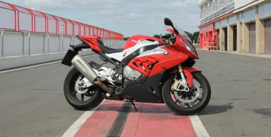 BMW S1000RR: ракета для супергероя